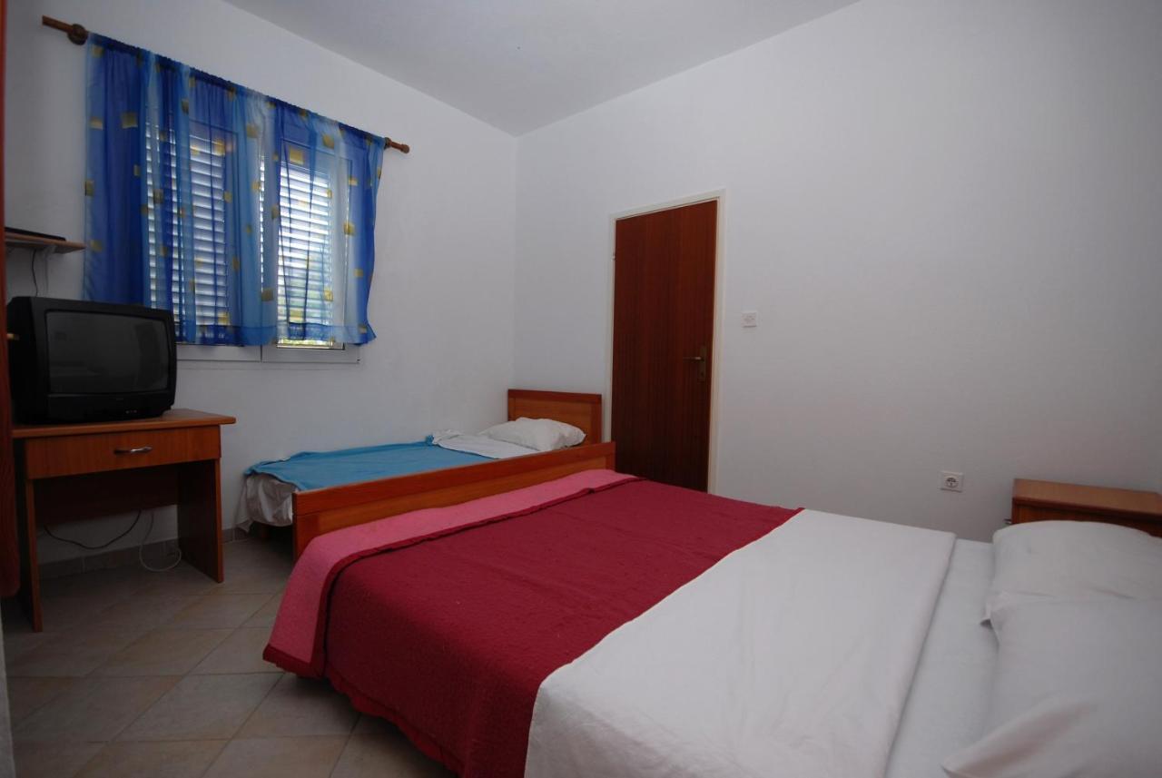 Apartments And Rooms With A Swimming Pool Kali, Ugljan - 14083 エクステリア 写真